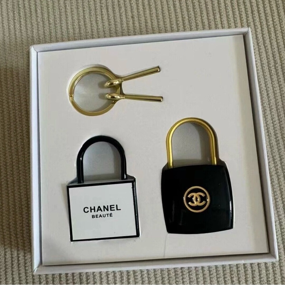Chanel Beauté Black & White Padlock Charm Set